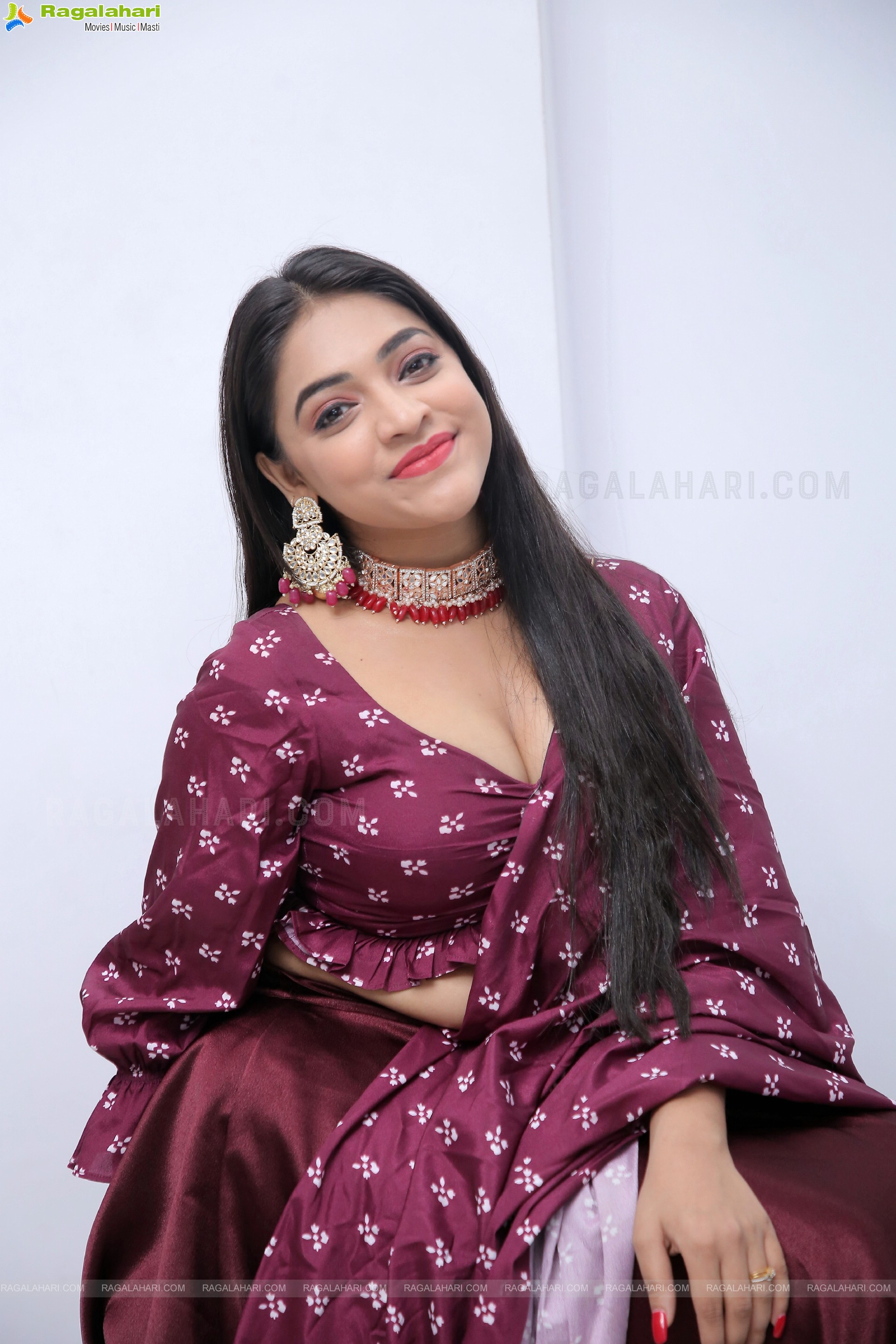 Ishwarya Vullingala Latest Stunning Stills, HD Photo Gallery