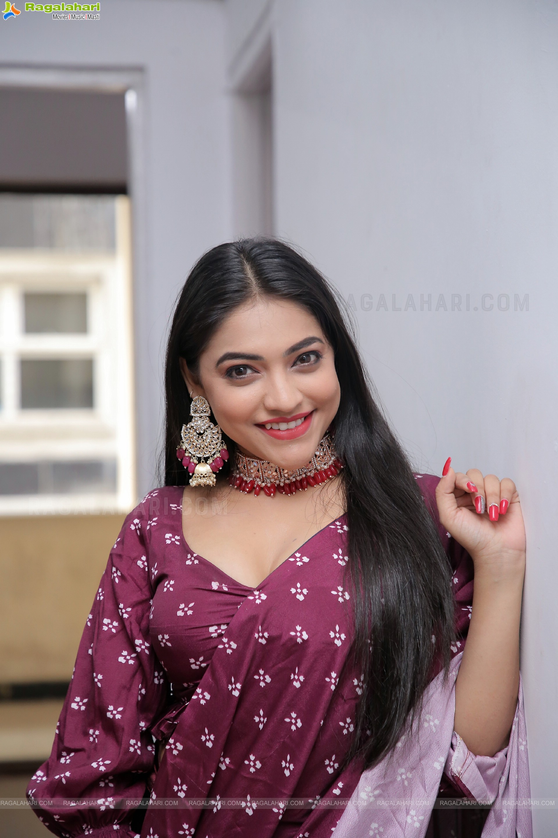 Ishwarya Vullingala Latest Stunning Stills, HD Photo Gallery