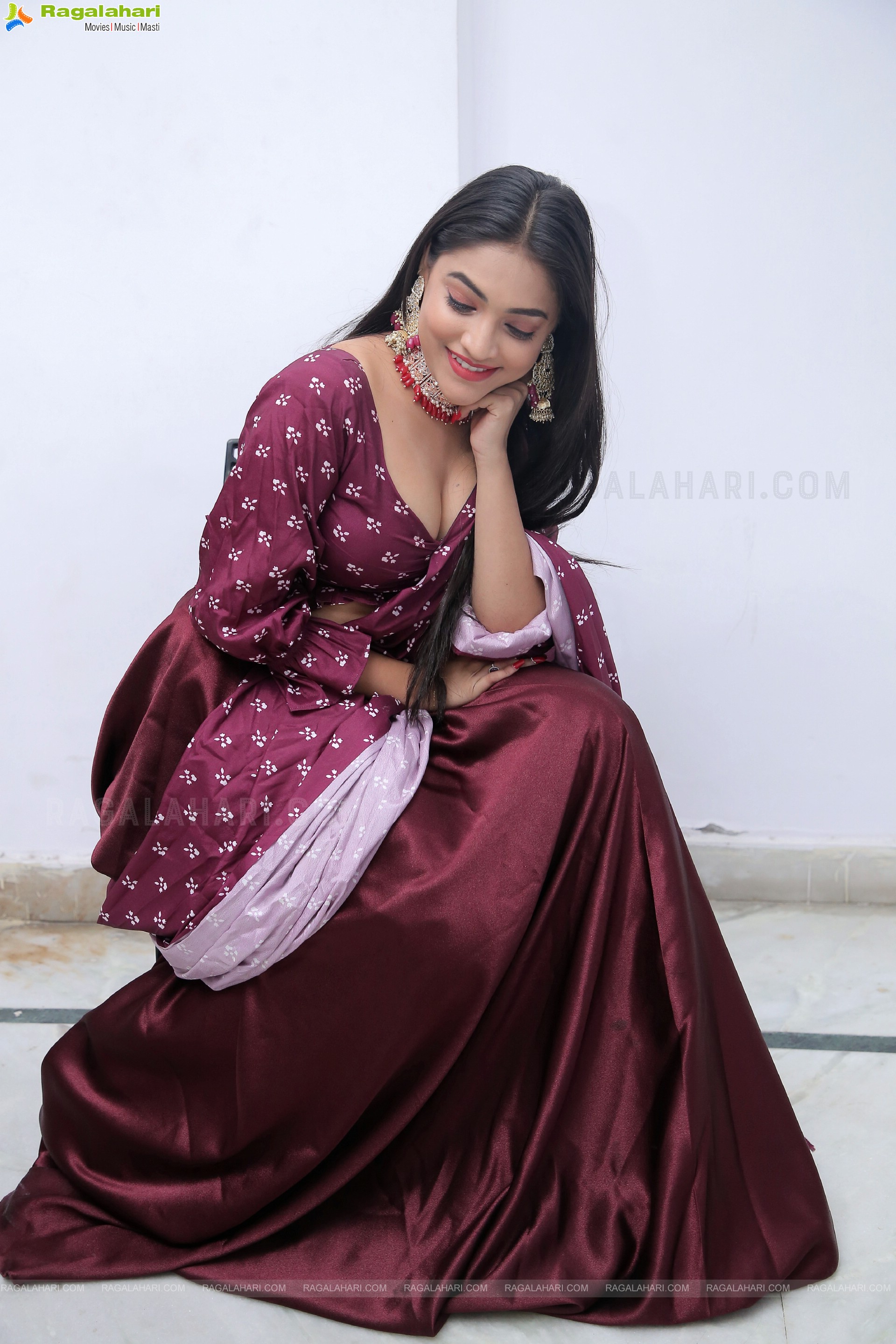 Ishwarya Vullingala Latest Stunning Stills, HD Photo Gallery