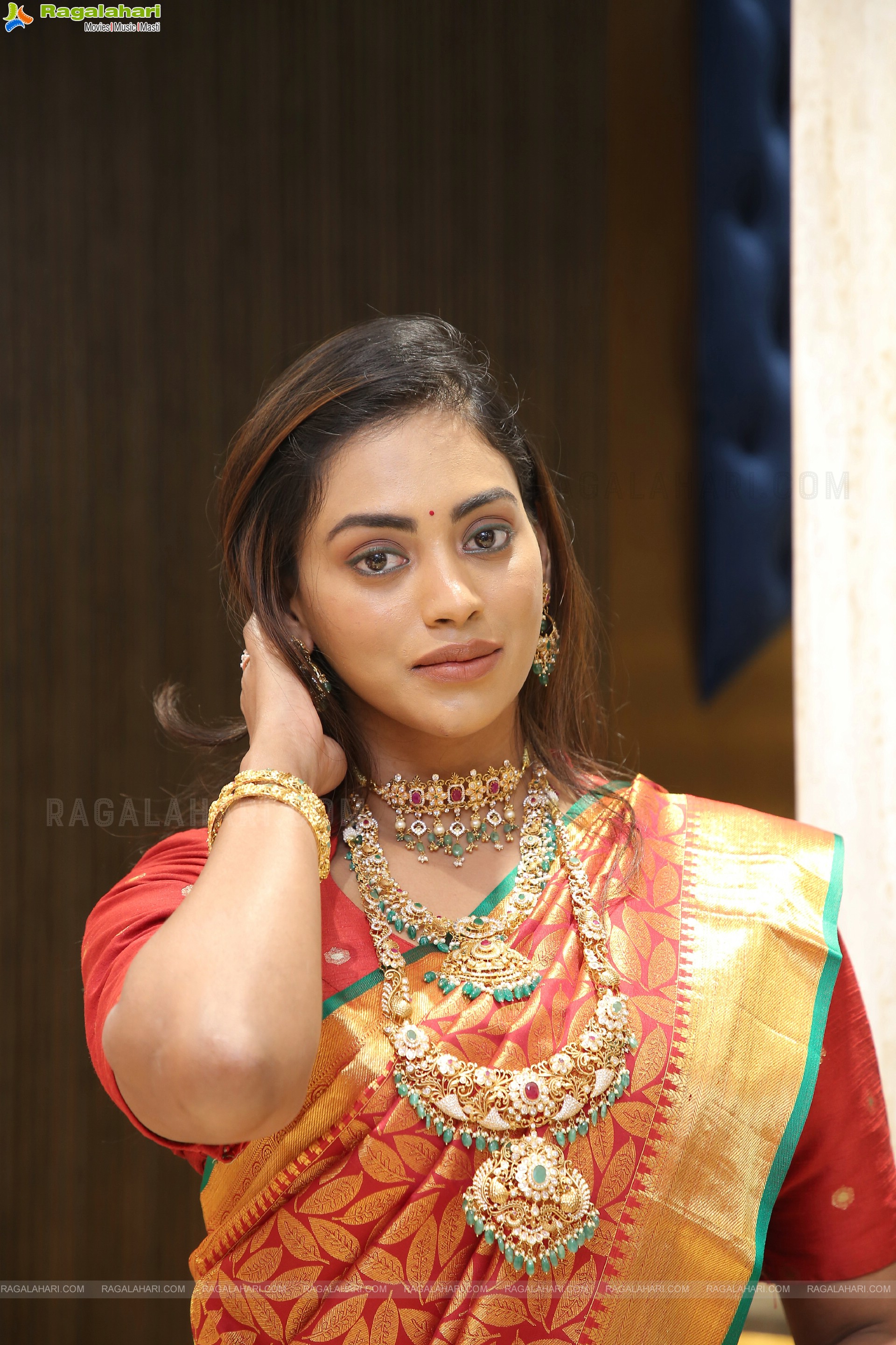 Kamakshi Bhaskarla Poses With Jewellery, HD Photo Gallery