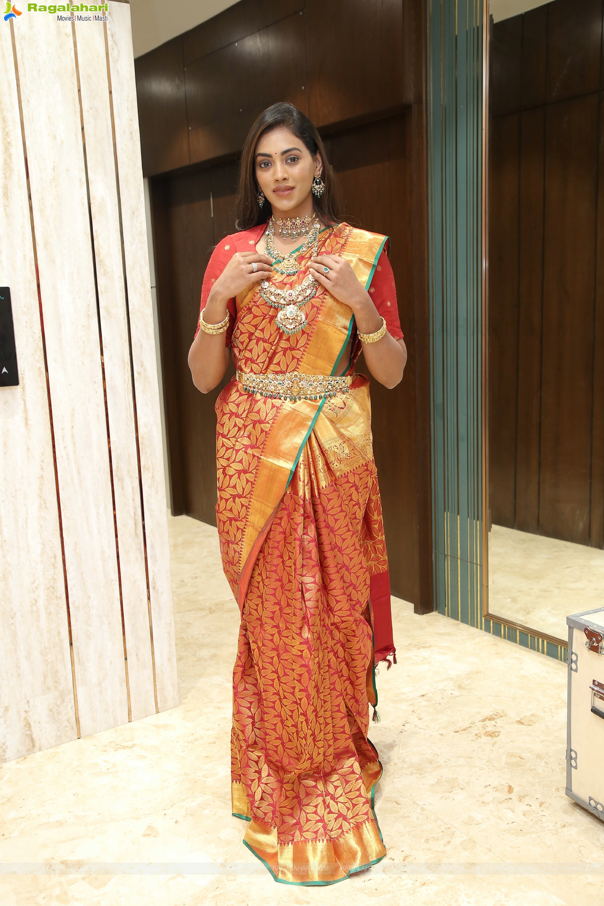 Kamakshi Bhaskarla Poses With Jewellery, HD Photo Gallery