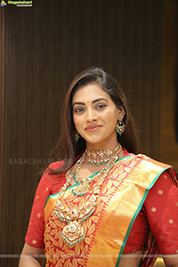 Kamakshi Bhaskarla Poses With Jewellery