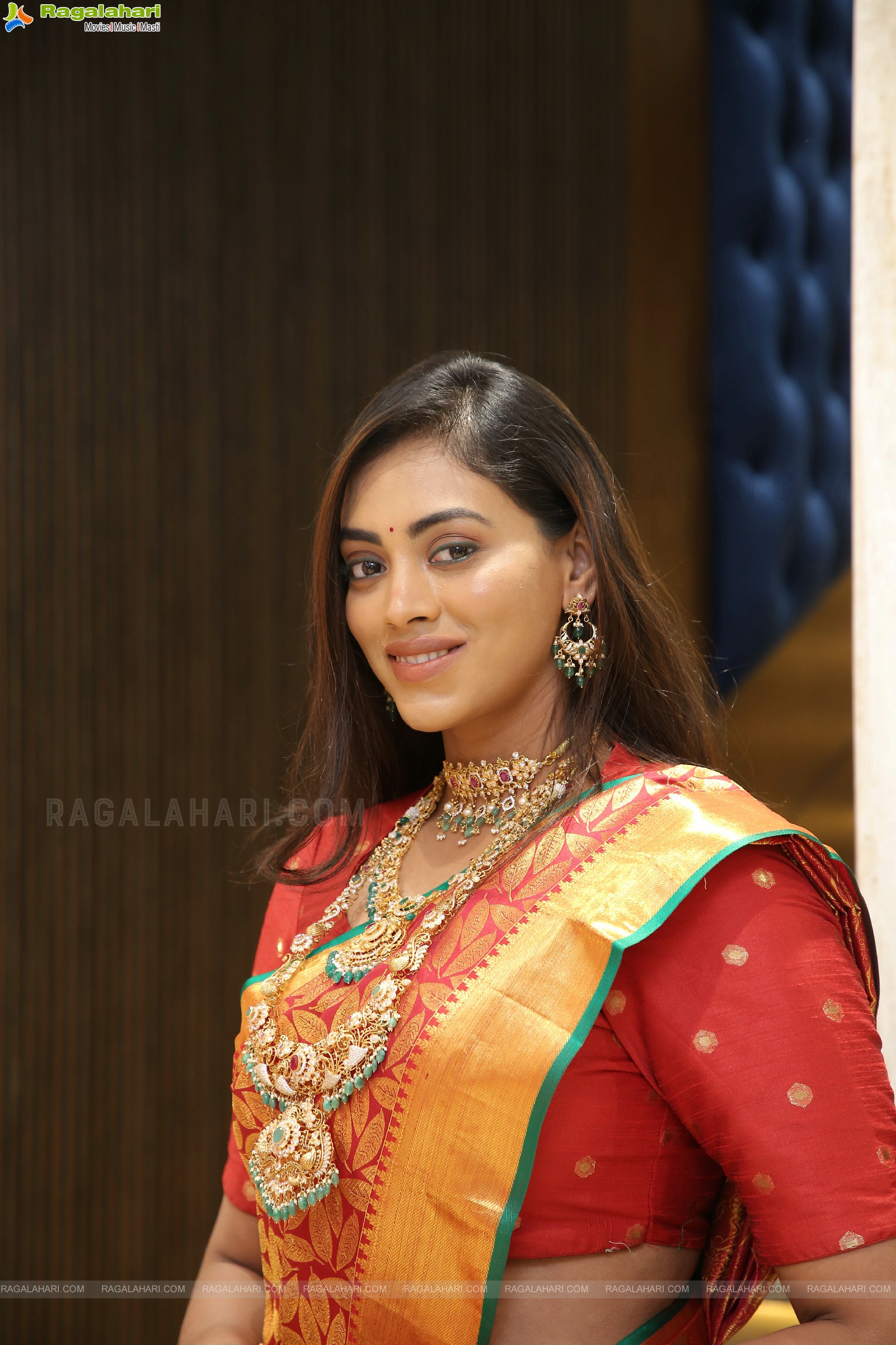 Kamakshi Bhaskarla Poses With Jewellery, HD Photo Gallery