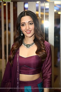 Neha Shetty at Bedurulanka Movie Teaser launch