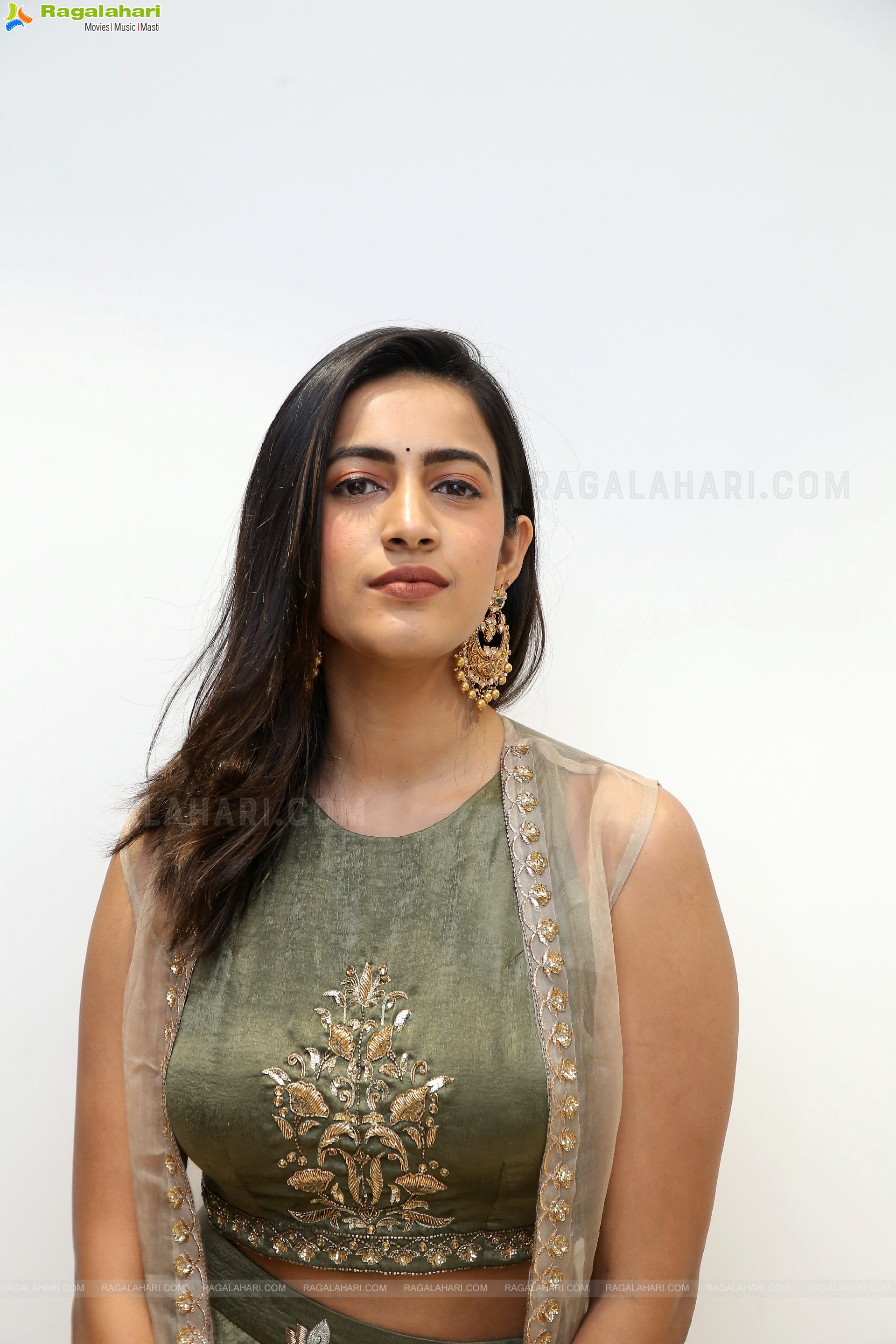 Niharika Konidela Poses With Jewellery, HD Photo Gallery