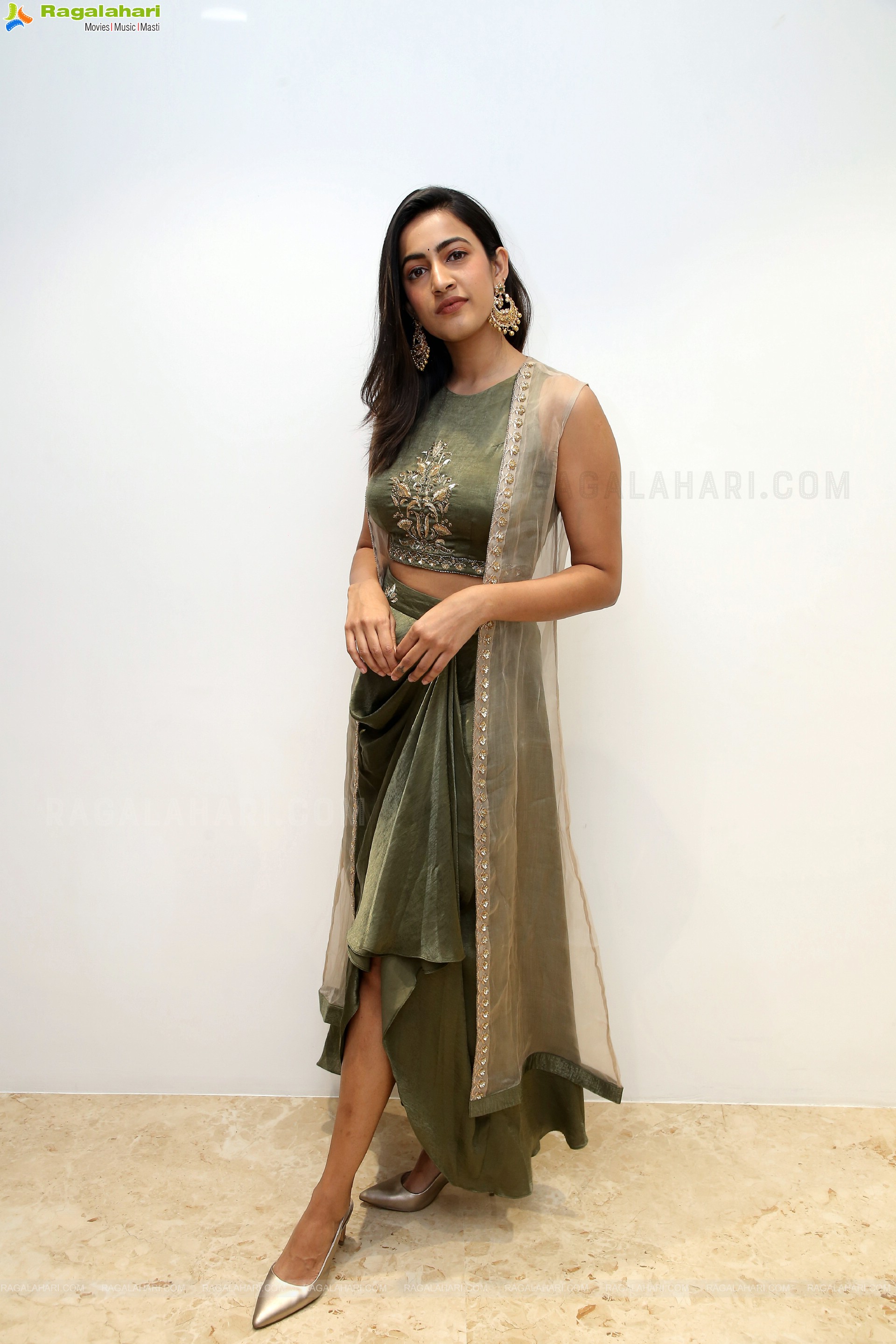 Niharika Konidela Poses With Jewellery, HD Photo Gallery