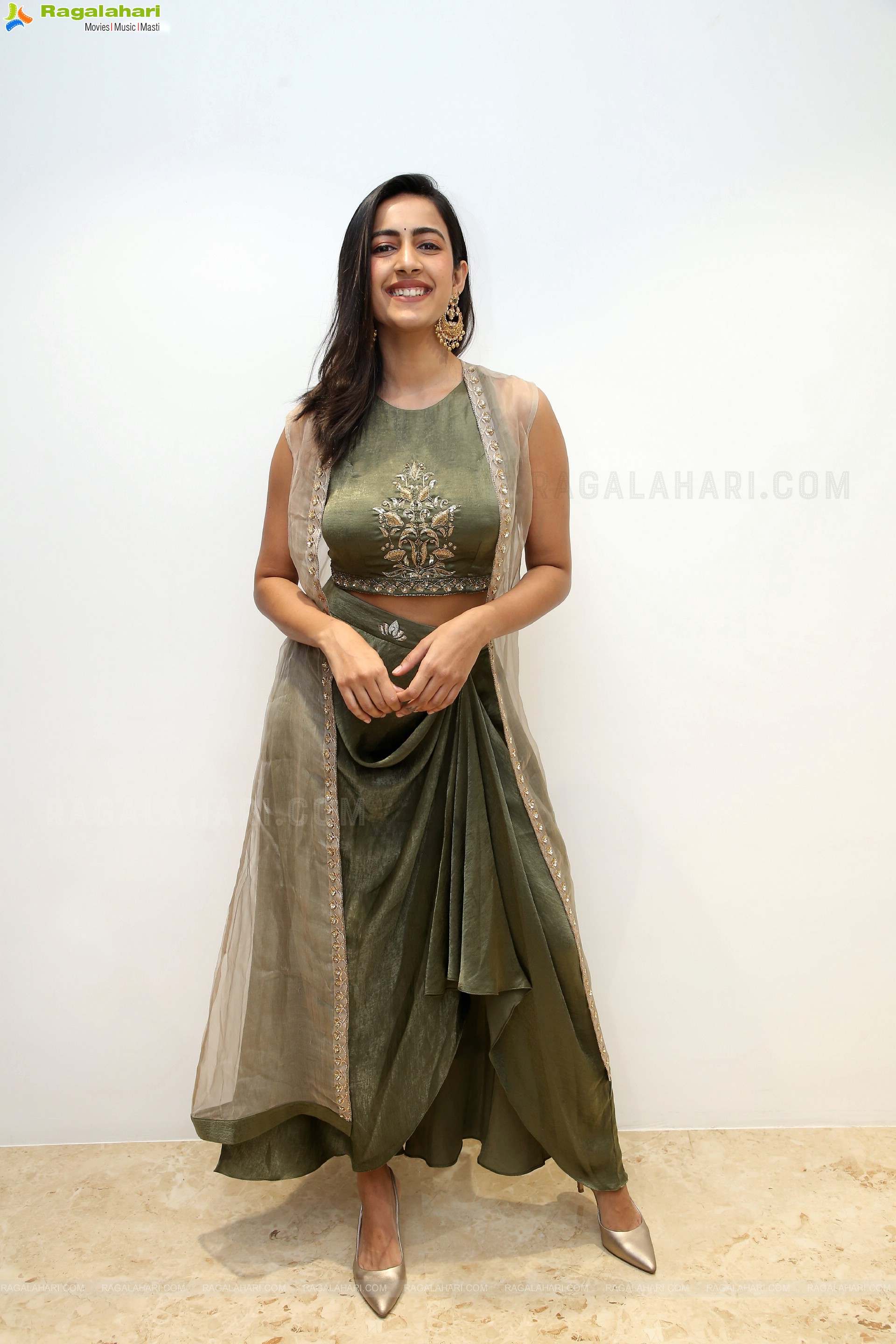 Niharika Konidela Poses With Jewellery, HD Photo Gallery