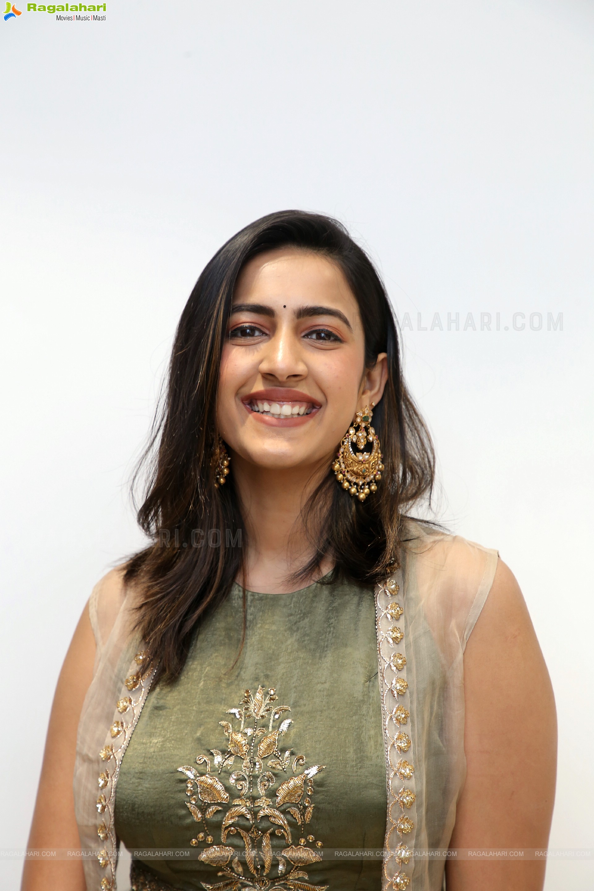 Niharika Konidela Poses With Jewellery, HD Photo Gallery