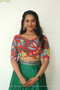 Pavani Karanam at Pareshan Teaser Launch