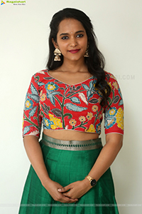 Pavani Karanam at Pareshan Teaser Launch