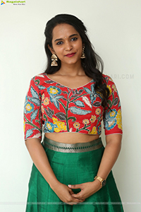 Pavani Karanam at Pareshan Teaser Launch