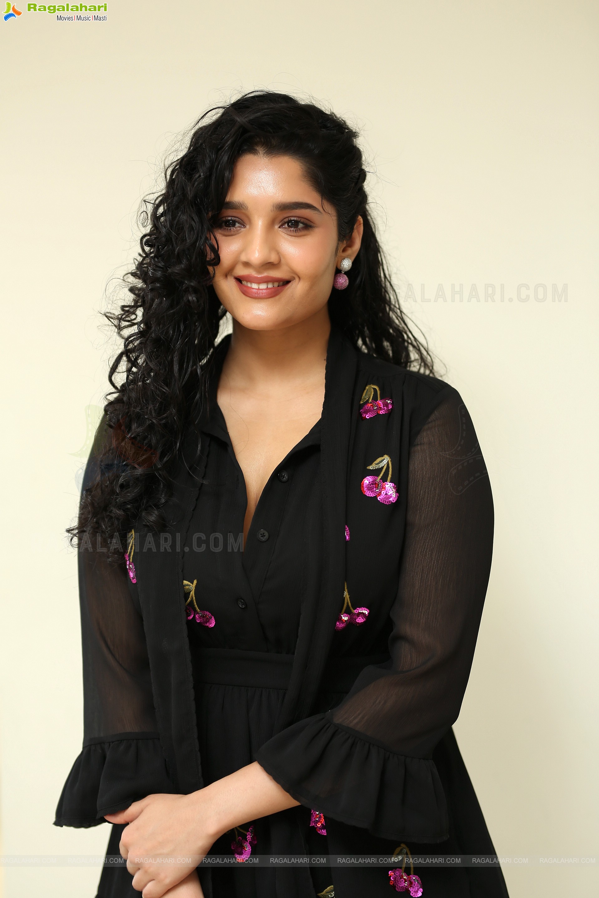 Ritika Singh at In Car Movie Press Meet, HD Photo Gallery