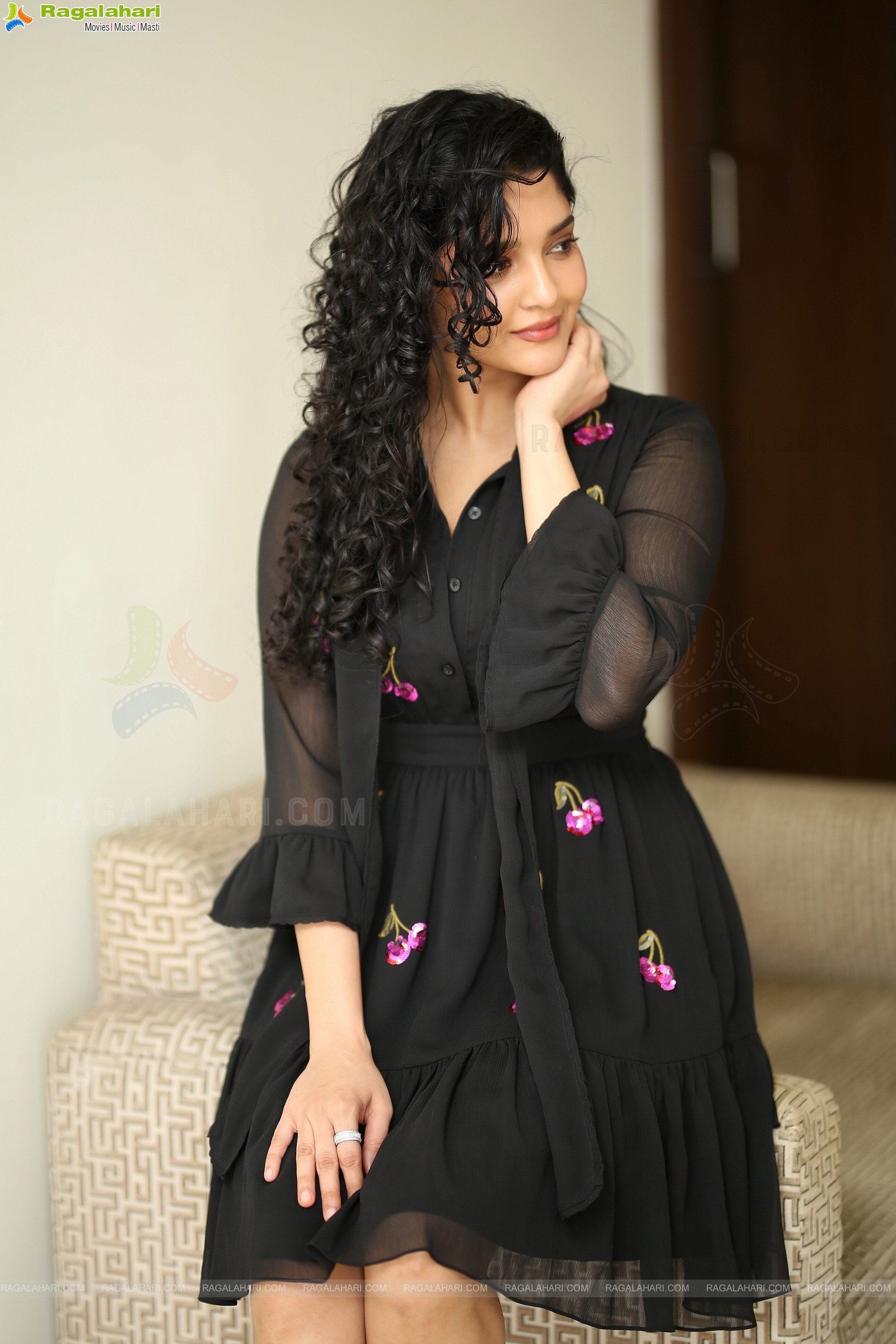 Ritika Singh at In Car Movie Press Meet, HD Photo Gallery