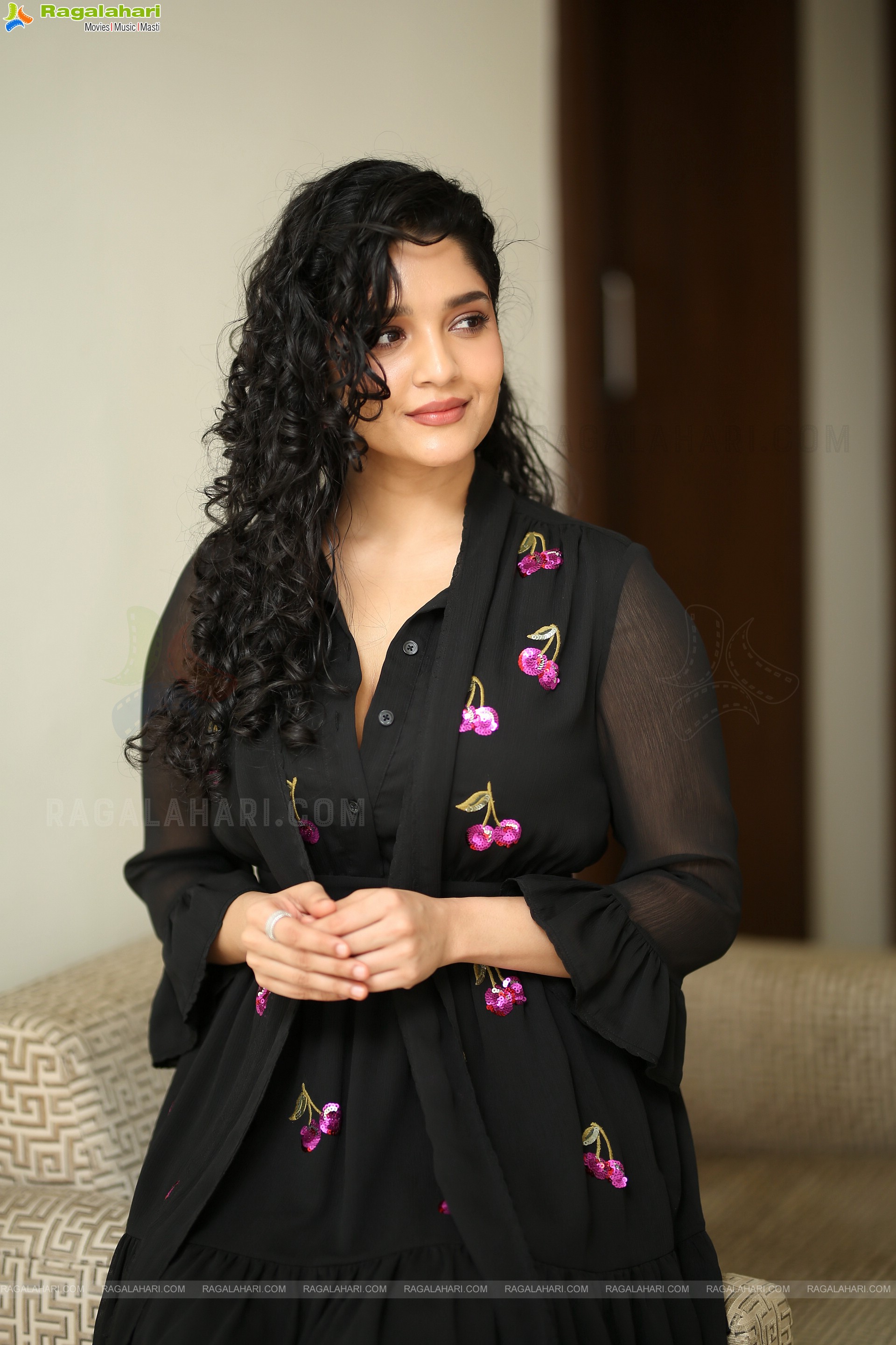 Ritika Singh at In Car Movie Press Meet, HD Photo Gallery