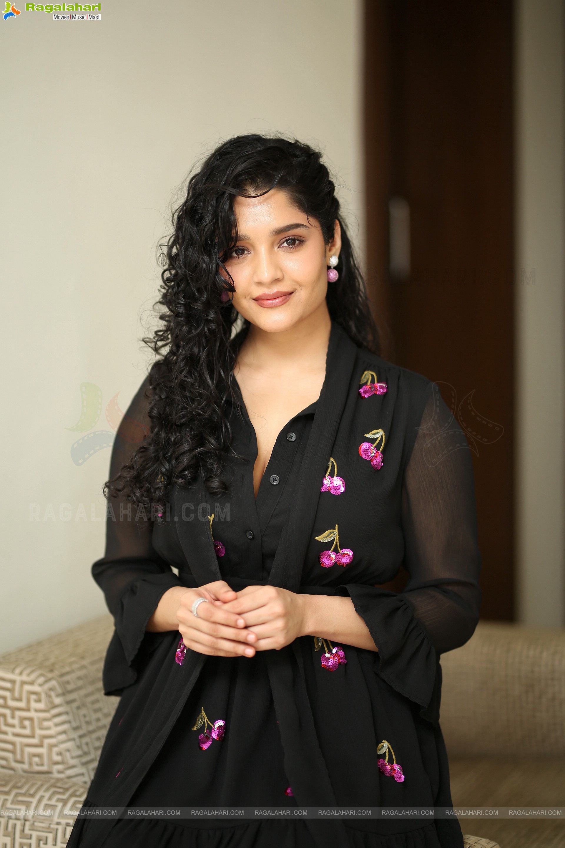 Ritika Singh at In Car Movie Press Meet, HD Photo Gallery