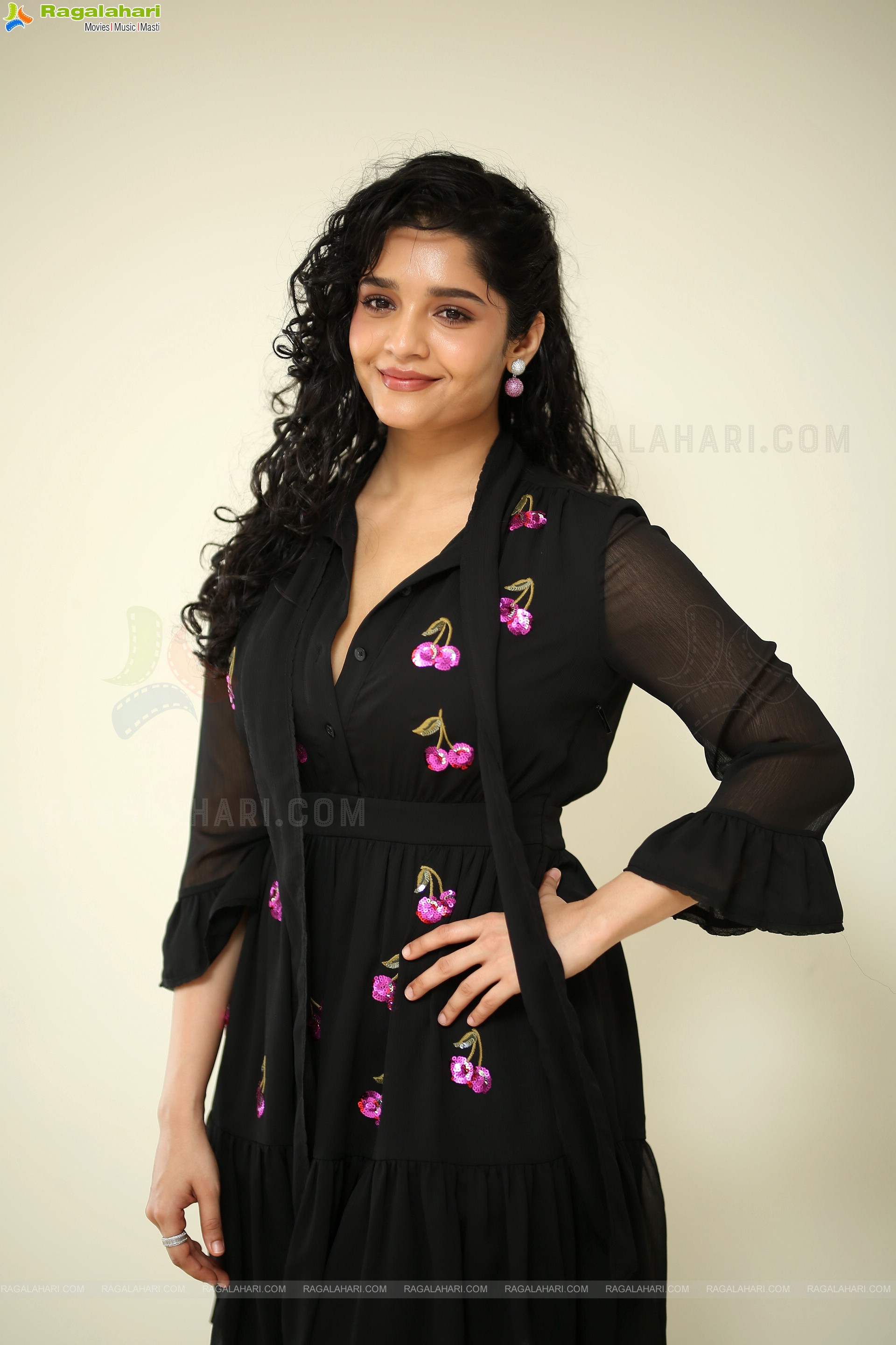 Ritika Singh at In Car Movie Press Meet, HD Photo Gallery