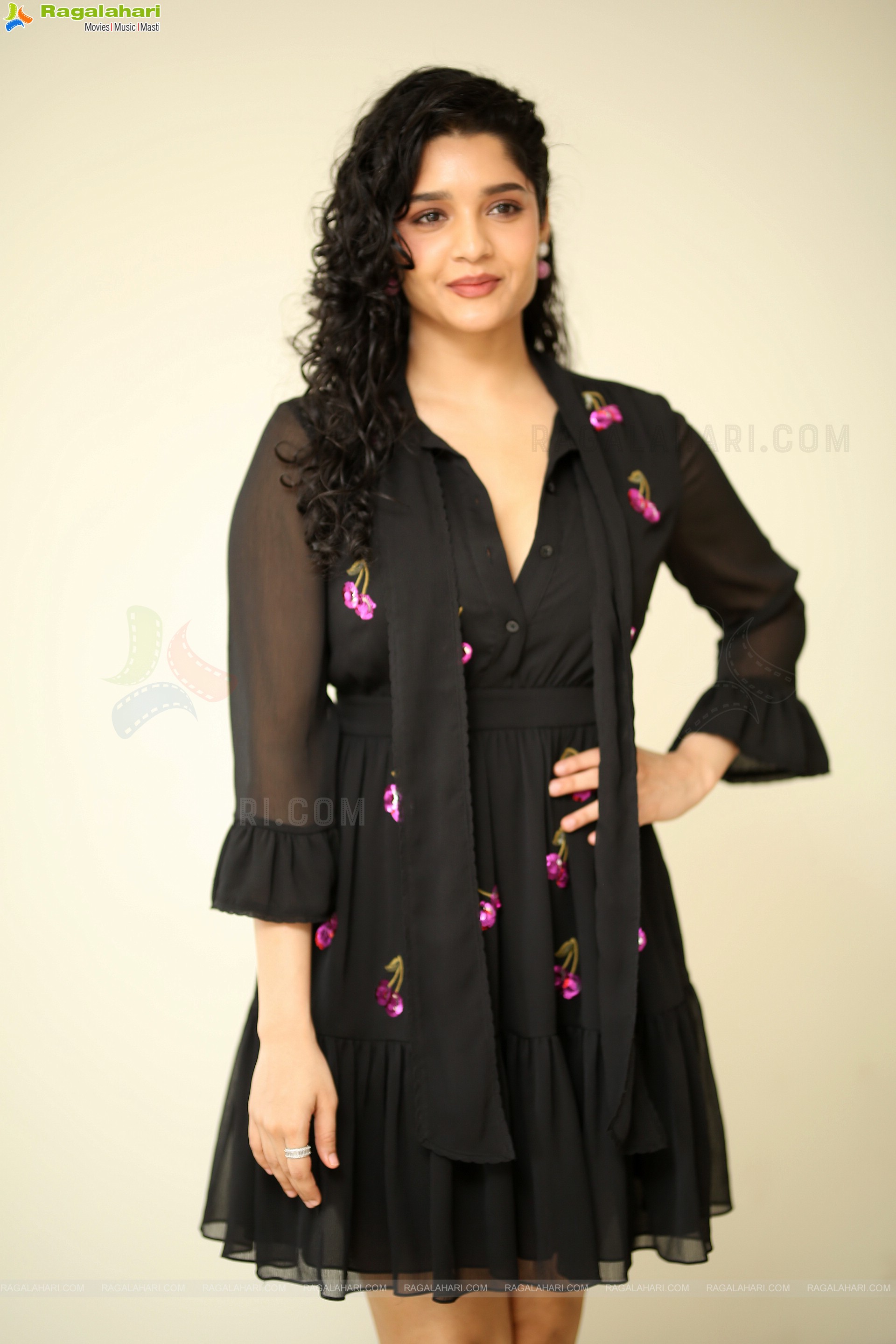 Ritika Singh at In Car Movie Press Meet, HD Photo Gallery