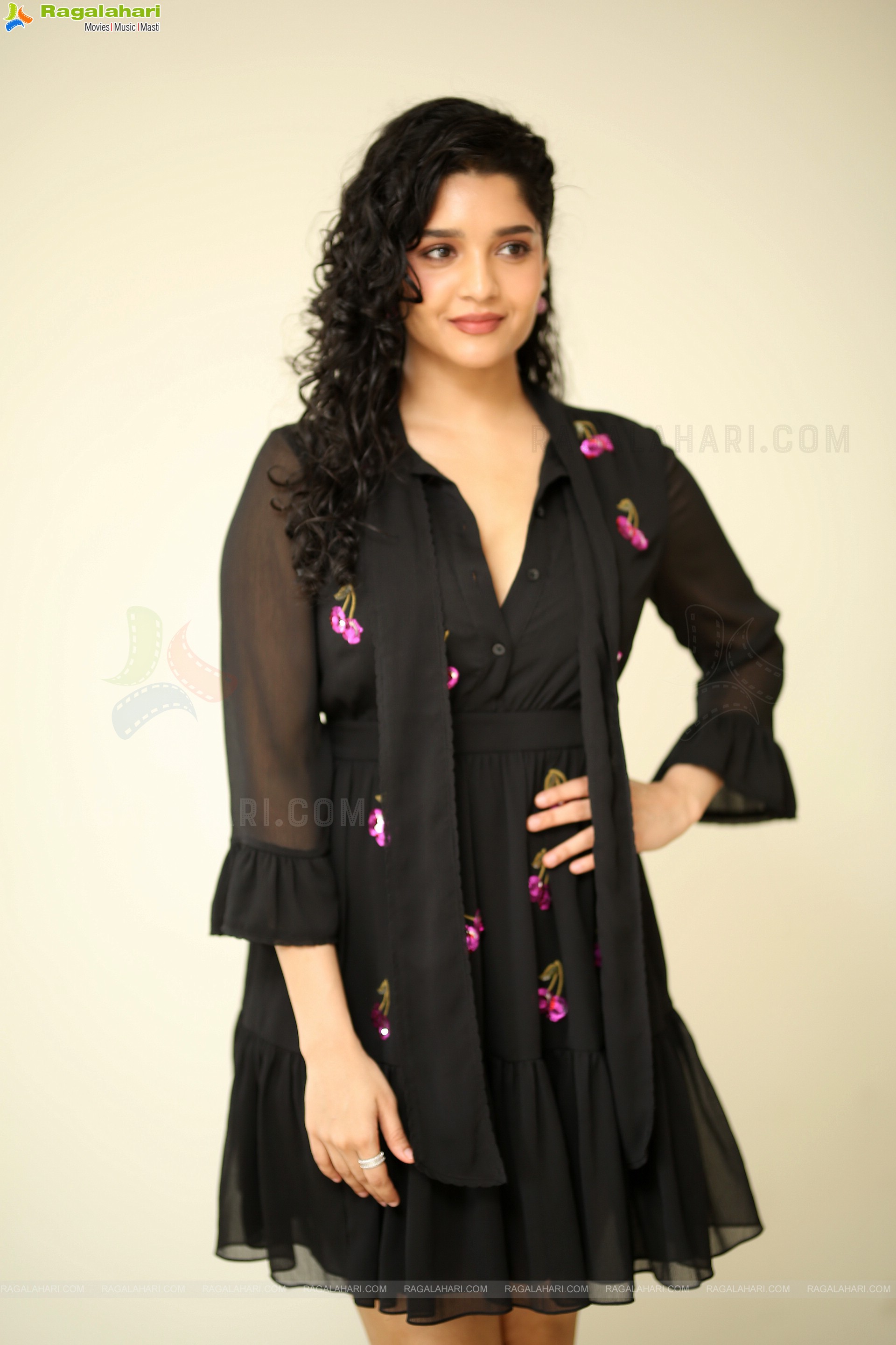 Ritika Singh at In Car Movie Press Meet, HD Photo Gallery