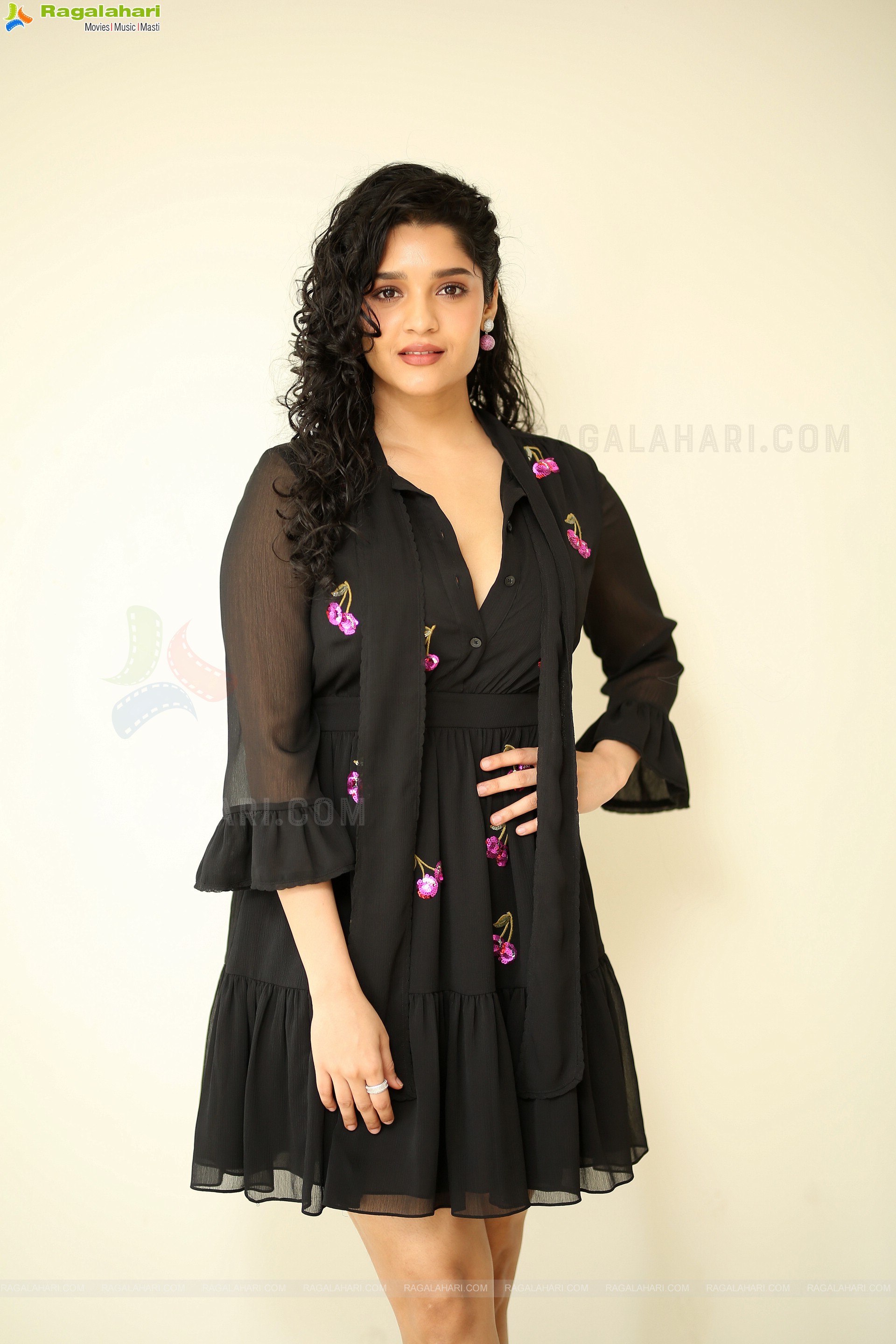 Ritika Singh at In Car Movie Press Meet, HD Photo Gallery