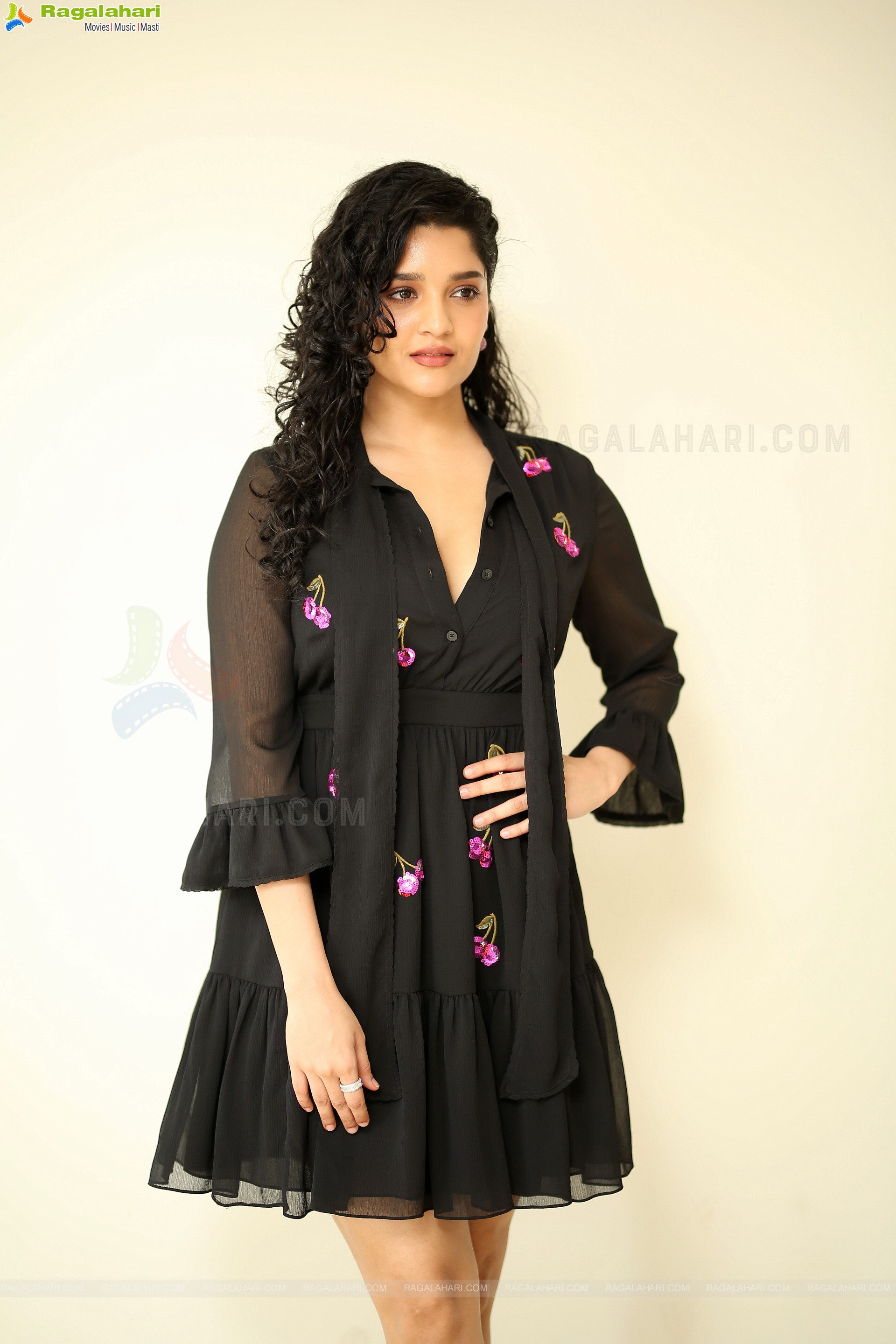 Ritika Singh at In Car Movie Press Meet, HD Photo Gallery