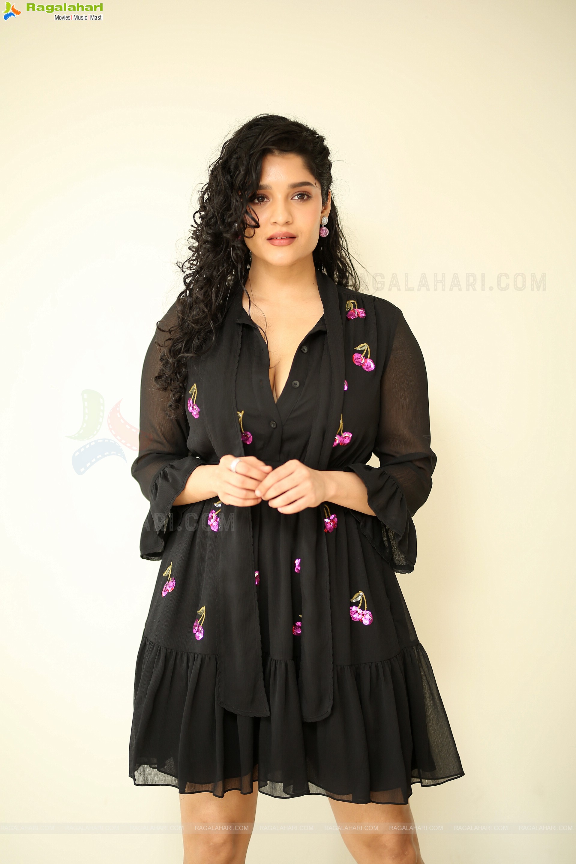 Ritika Singh at In Car Movie Press Meet, HD Photo Gallery