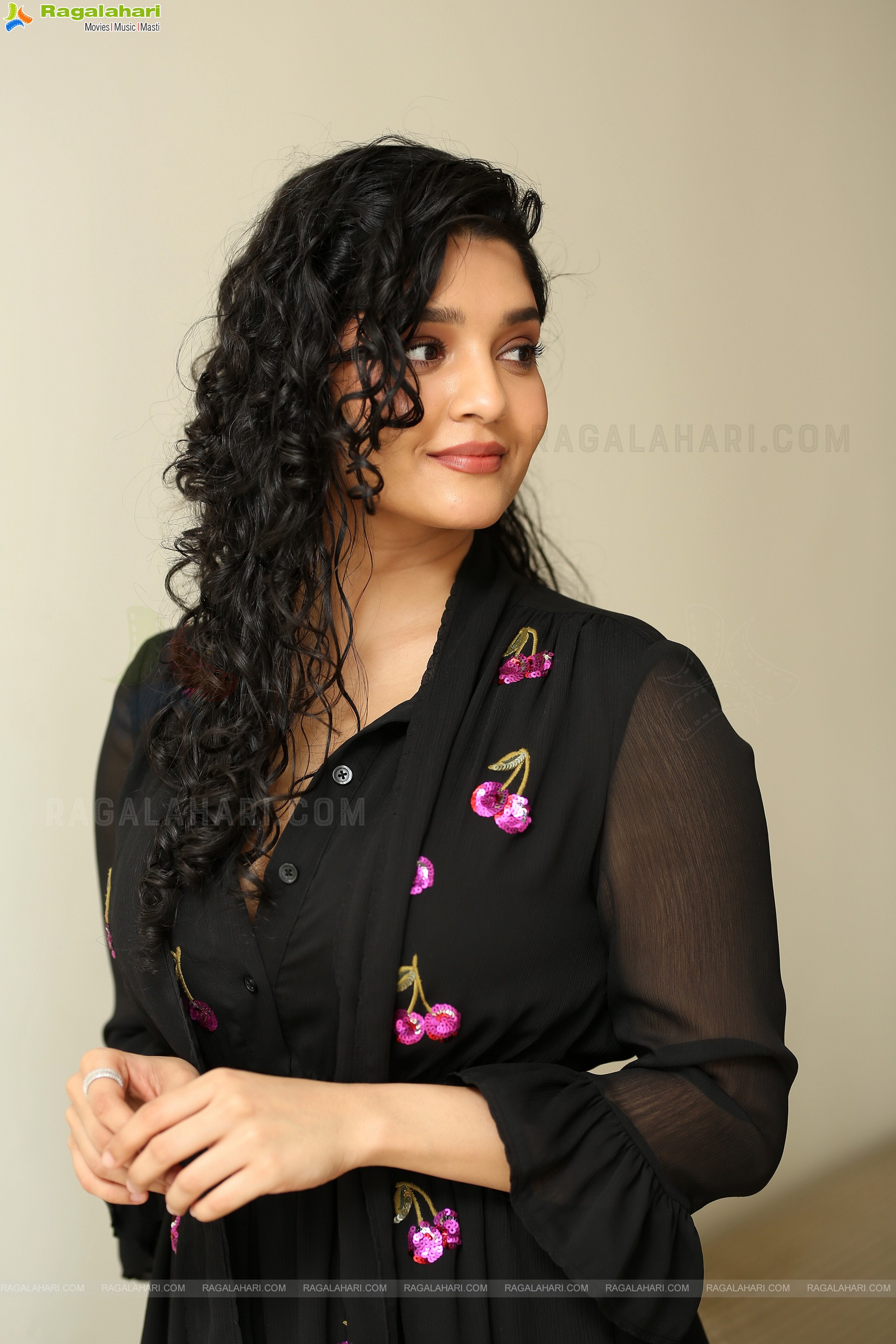 Ritika Singh at In Car Movie Press Meet, HD Photo Gallery