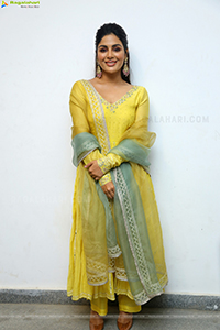 Samyuktha Menon at Sir Movie Interview