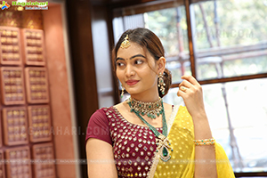 Spandana Palli Poses With Jewellery