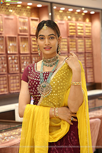 Spandana Palli Poses With Jewellery