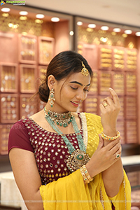 Spandana Palli Poses With Jewellery