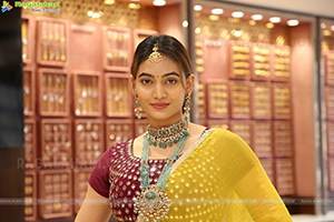 Spandana Palli Poses With Jewellery