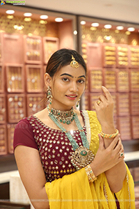 Spandana Palli Poses With Jewellery