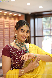 Spandana Palli Poses With Jewellery