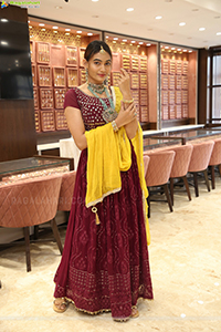 Spandana Palli Poses With Jewellery