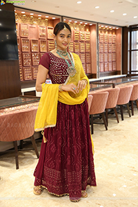 Spandana Palli Poses With Jewellery