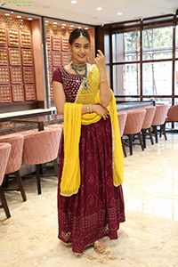 Spandana Palli Poses With Jewellery