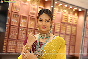 Spandana Palli Poses With Jewellery