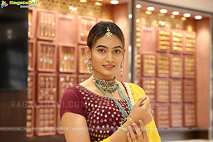 Spandana Palli Poses With Jewellery