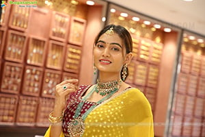 Spandana Palli Poses With Jewellery