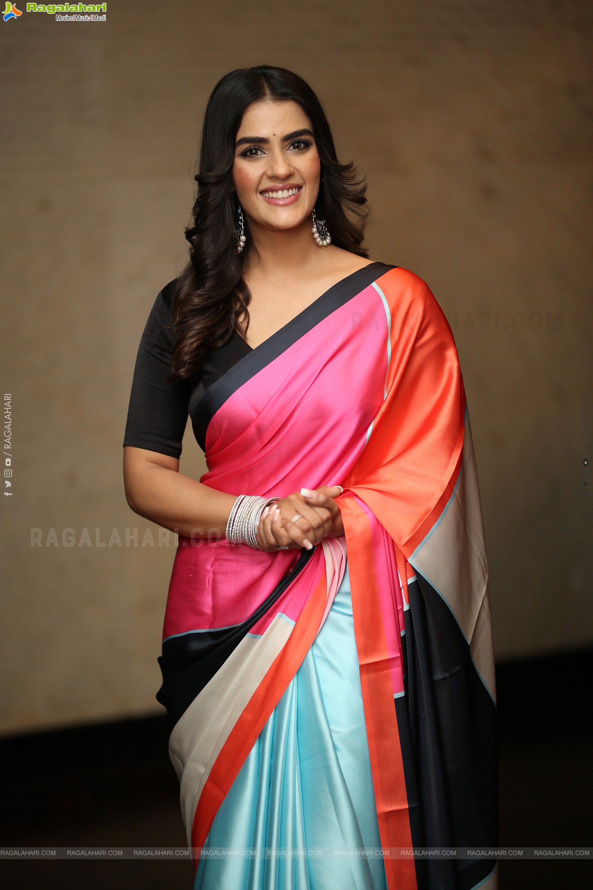 Actress Kavya Thapar Latest Stills, HD Gallery