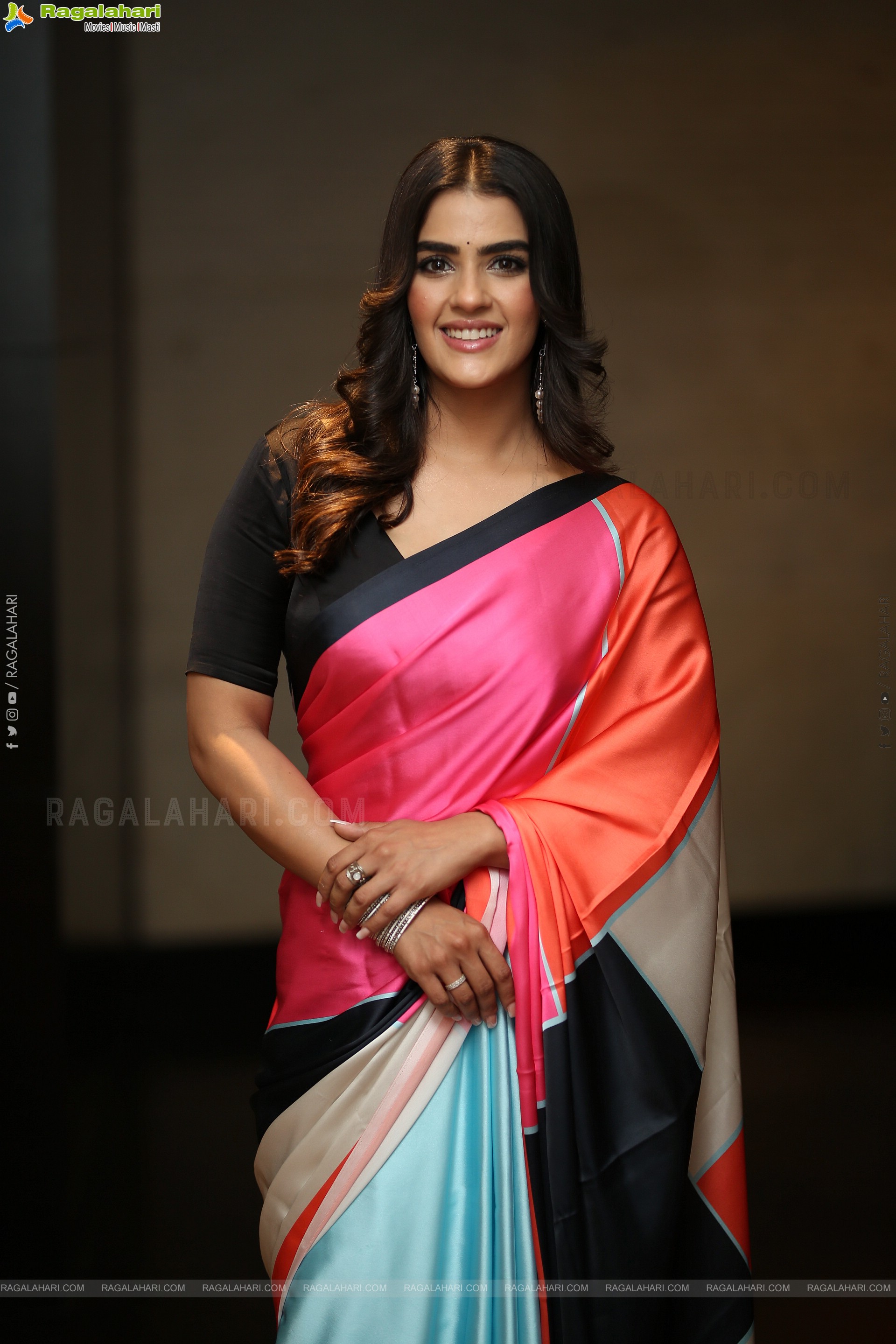 Actress Kavya Thapar Latest Stills, HD Gallery