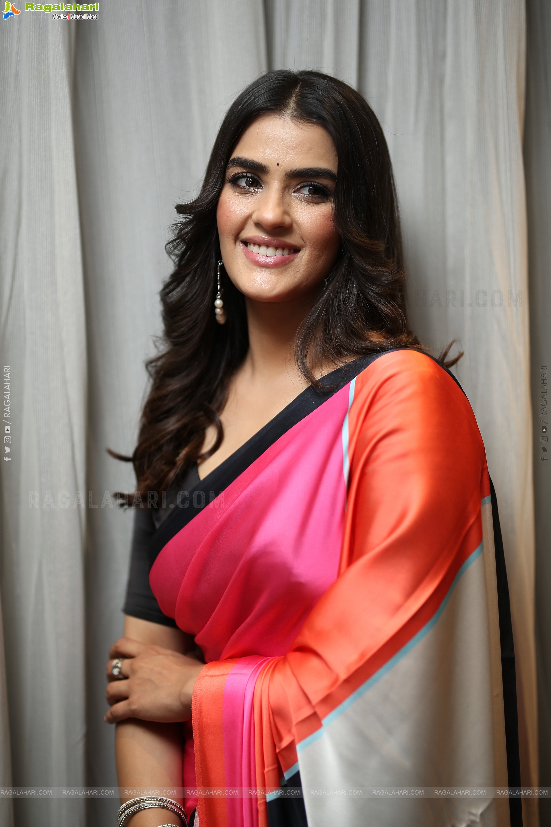 Actress Kavya Thapar Latest Stills, HD Gallery