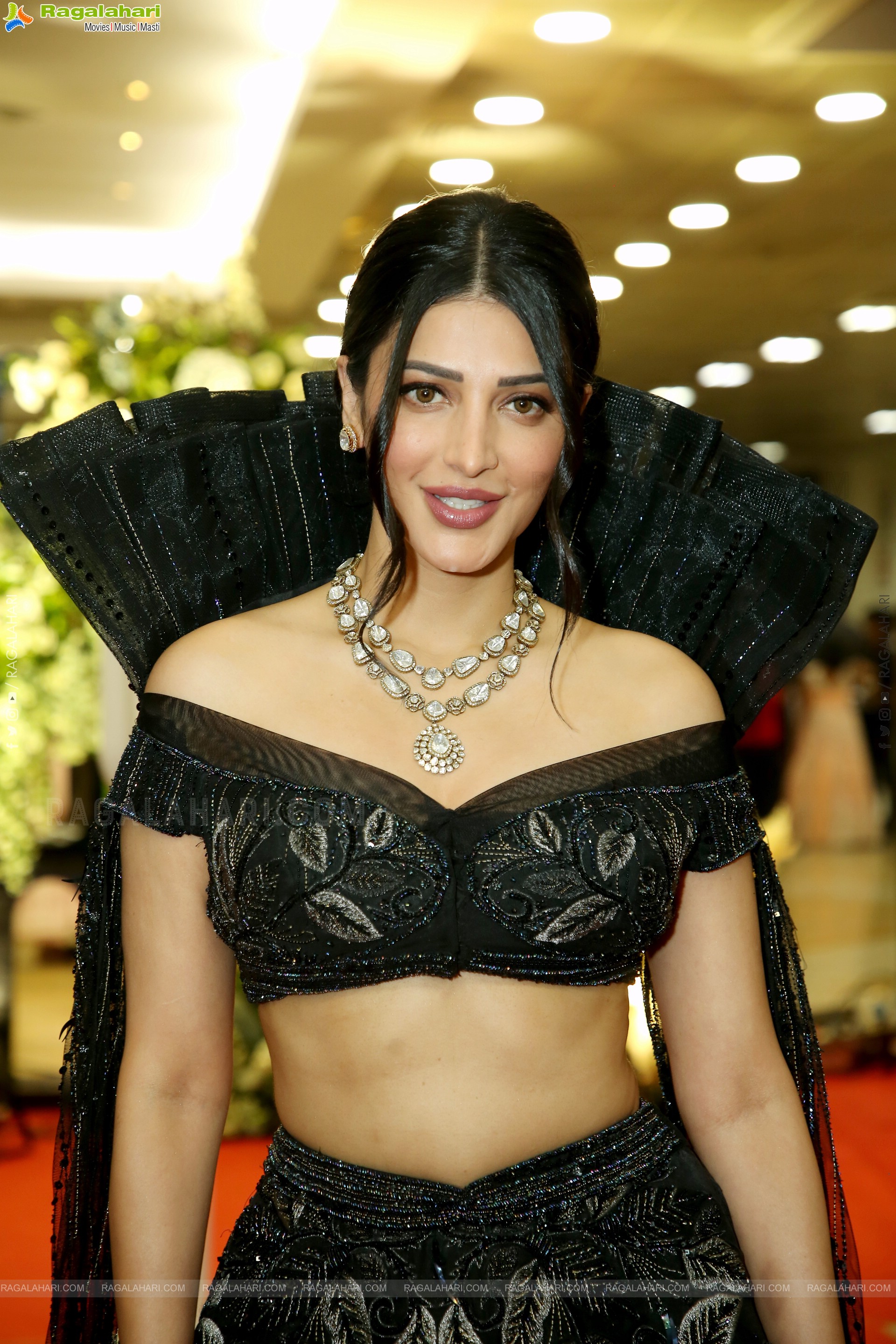 Actress Shruti Haasan at Teach for Change Fashion Show Event, HD Gallery