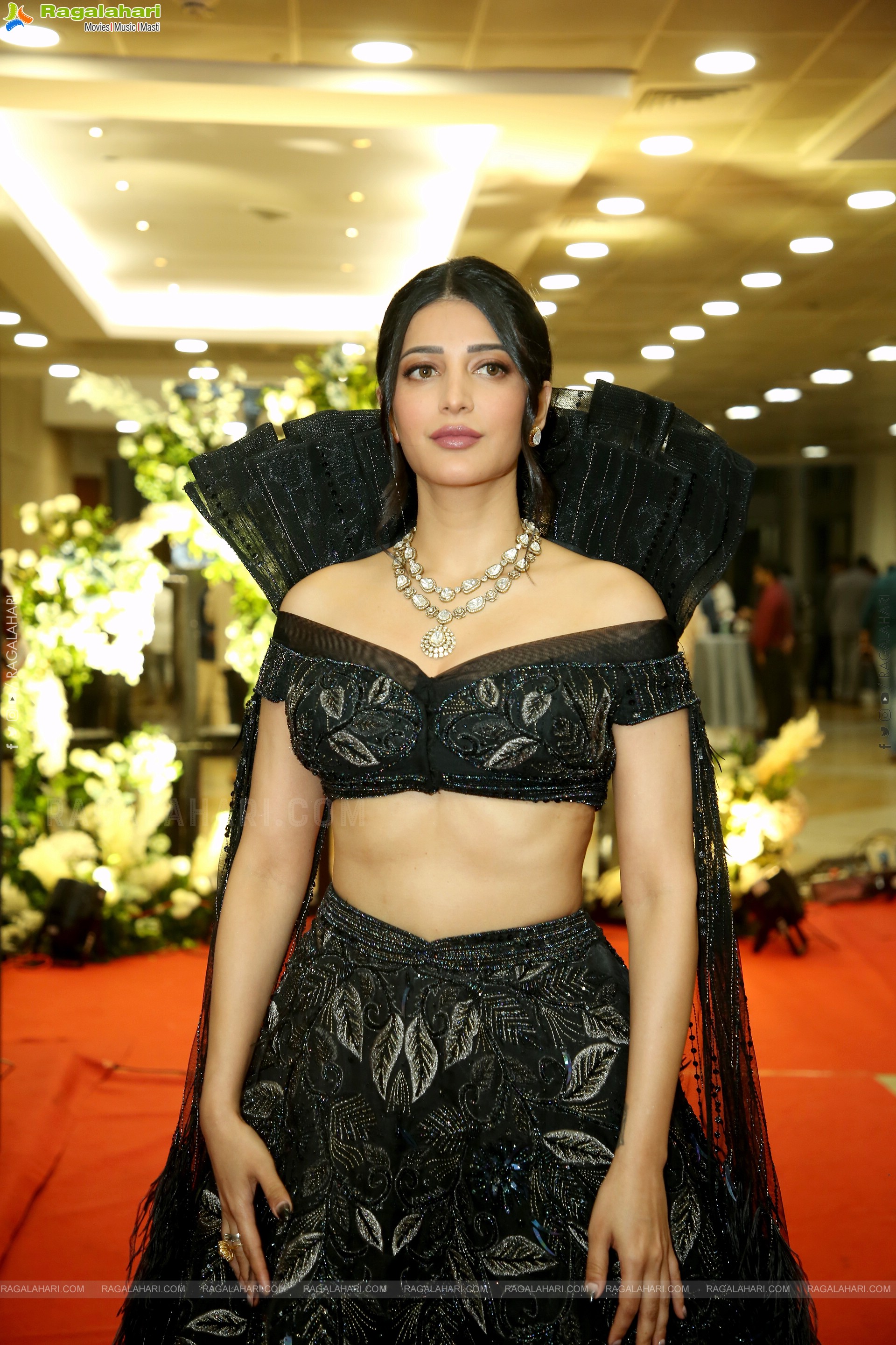 Actress Shruti Haasan at Teach for Change Fashion Show Event, HD Gallery