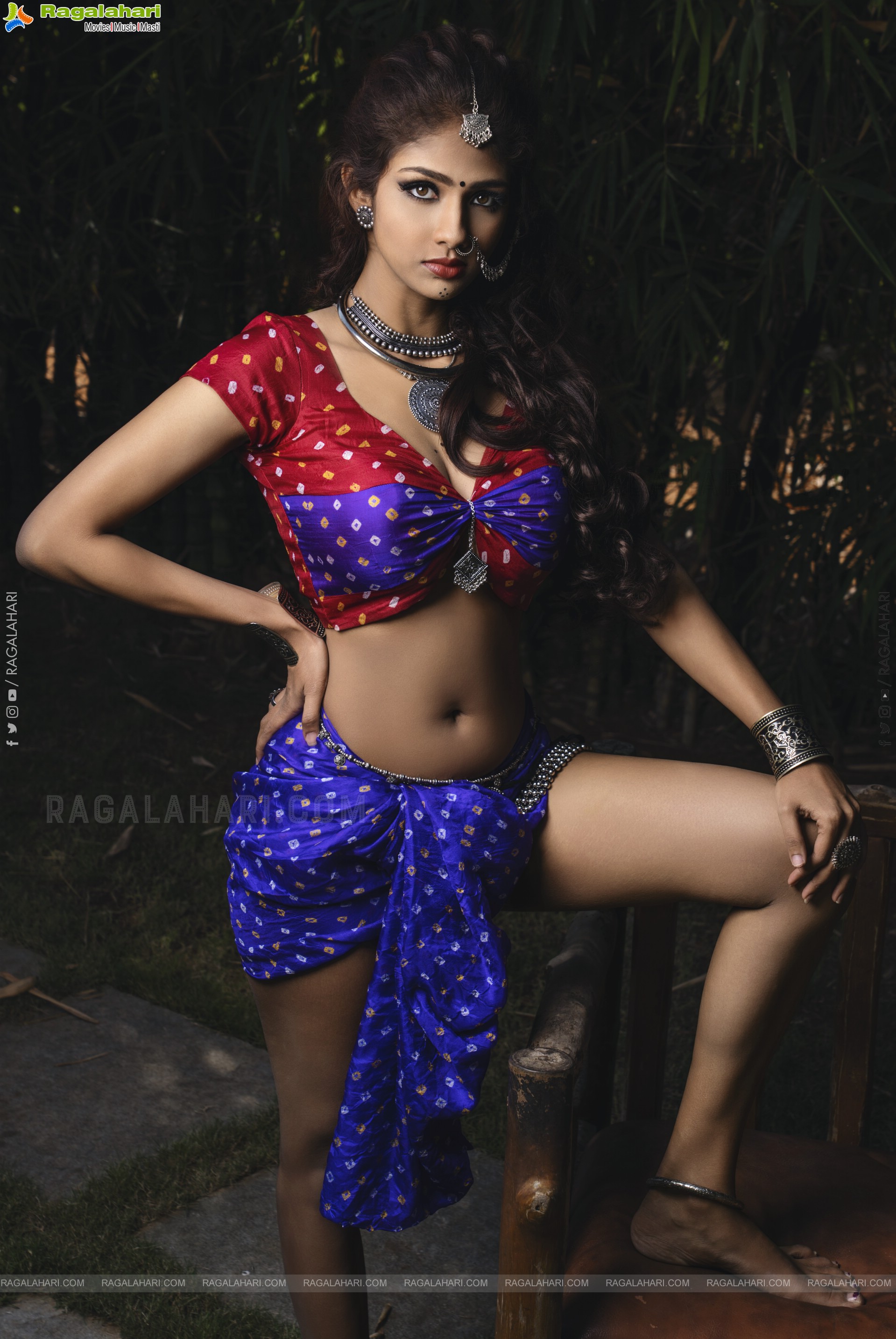 35 Shades of Aaradhya: The Saaree Girl New Photo Series, HD Gallery