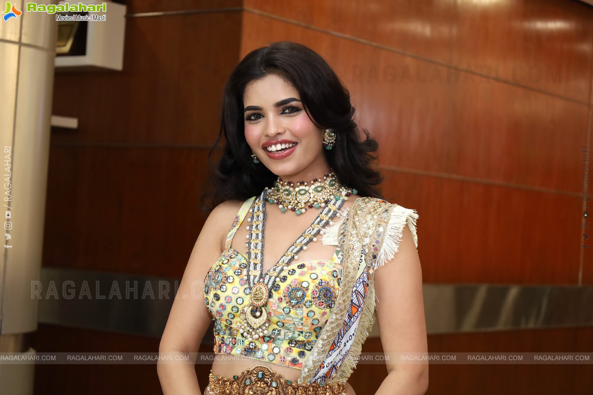 Urmila Chauhan Poses with Jewellery, HD Gallery