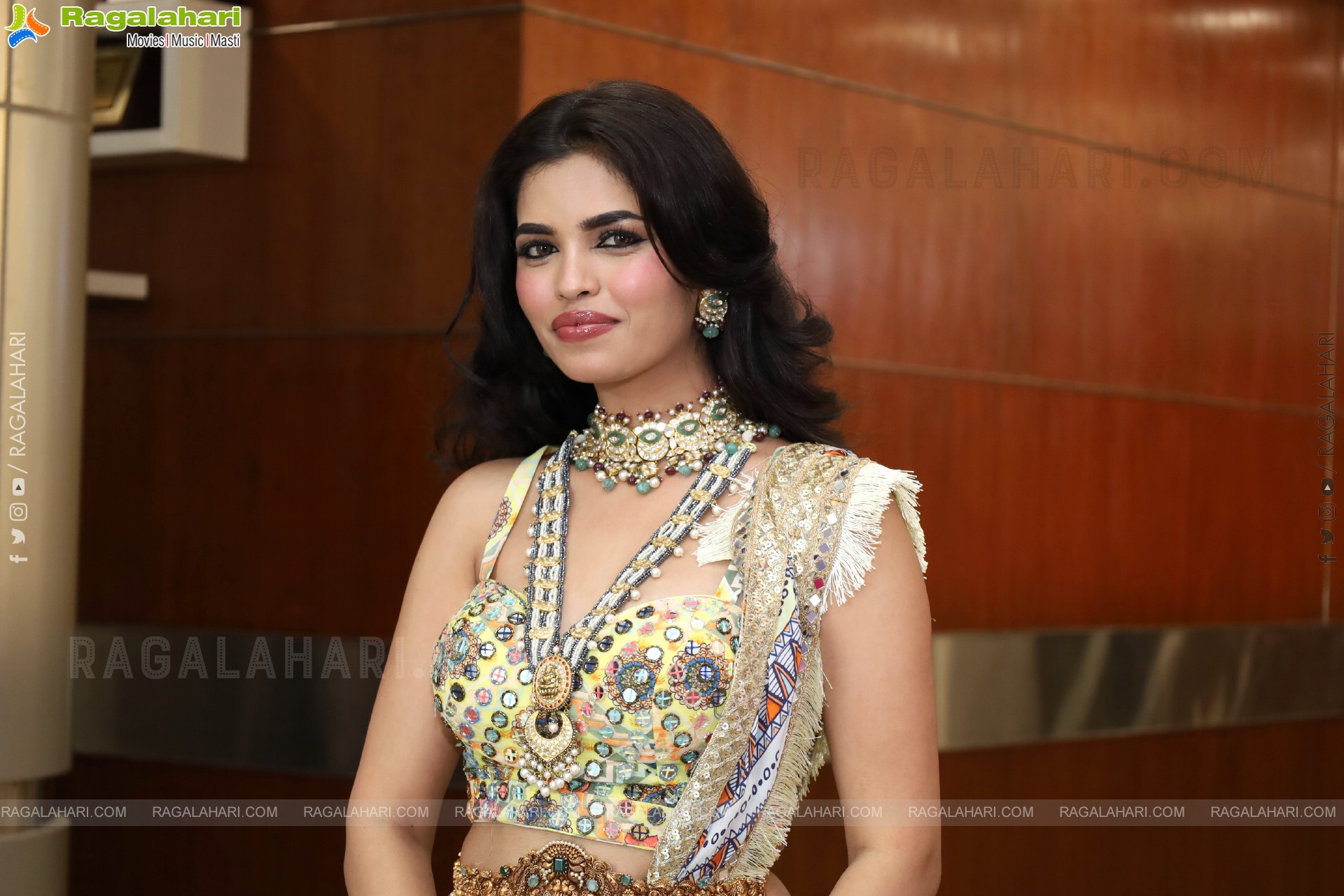 Urmila Chauhan Poses with Jewellery, HD Gallery