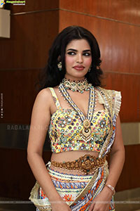 Urmila Chauhan Poses with Jewellery, HD Gallery