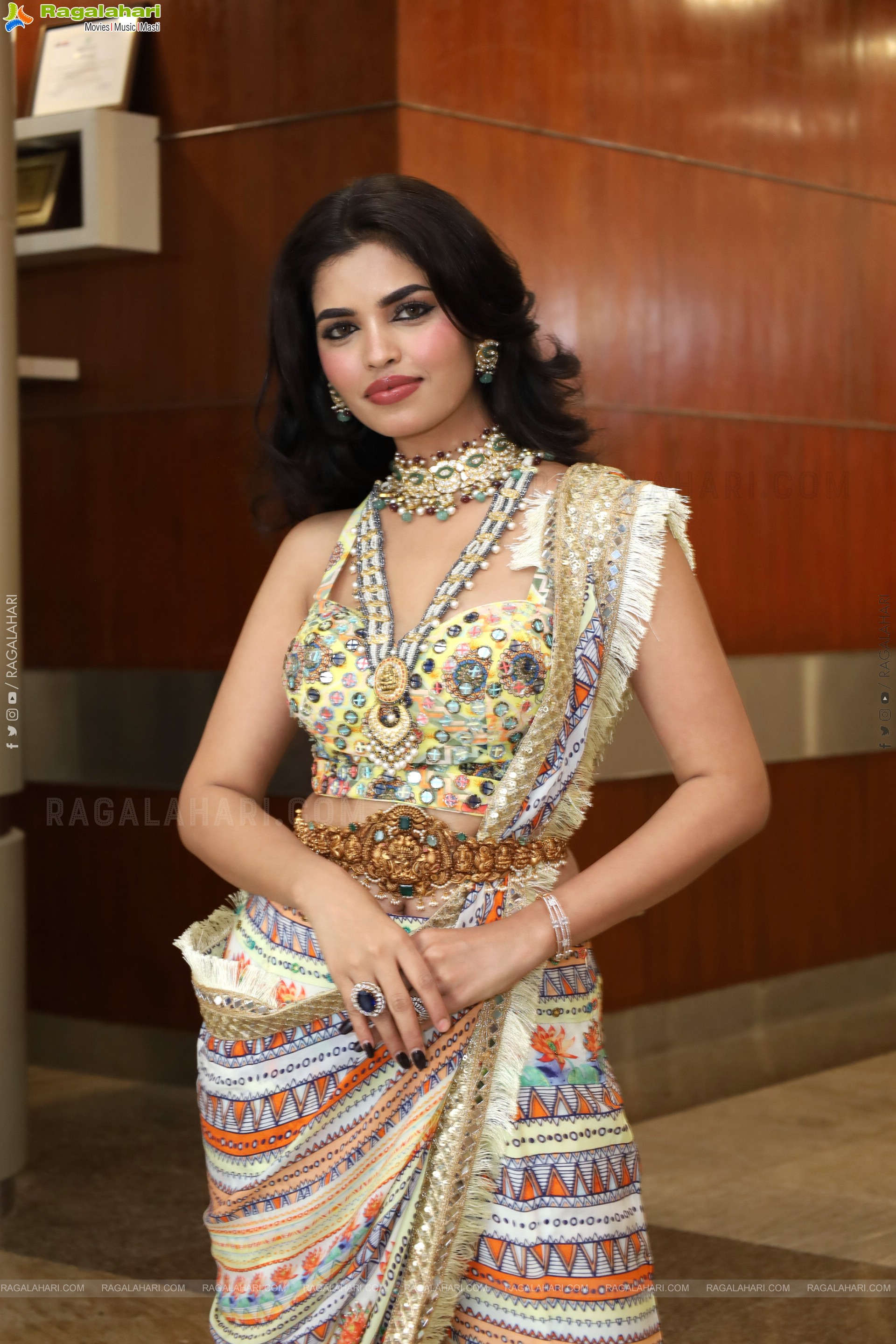 Urmila Chauhan Poses with Jewellery, HD Gallery