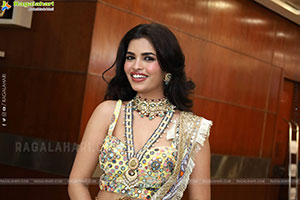 Urmila Chauhan Poses with Jewellery, HD Gallery